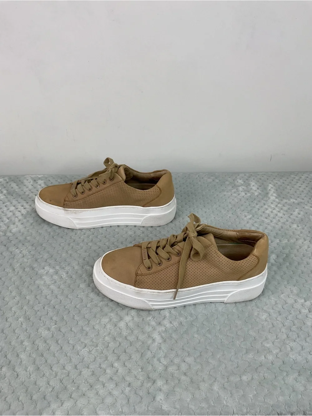J/Slides Tan Platform Lace-Up Sneakers Size 7